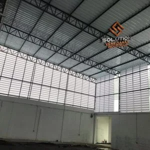 Como a Veneziana Industrial Mais Ar Natural Transforma Ambientes de Forma Eficaz Veneziana Industrial Mais Ar Natural para ventilação eficiente em galpões