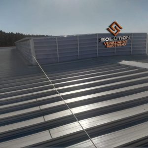 Janelas Industriais Lanternim com eficiência energética e conforto térmico, ideais para promover ventilação natural em galpões e reduzir o consumo de energia elétrica