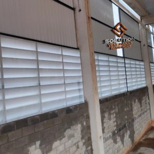 Descubra como a fachada galpão industrial com veneziana industrial melhora ventilação e reduz custos. Orçamento gratuito e instalação profissional. Clique e transforme seu negócio!