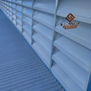 Lanternim de Telhado Industrial da Solution com ventilação e iluminação natural