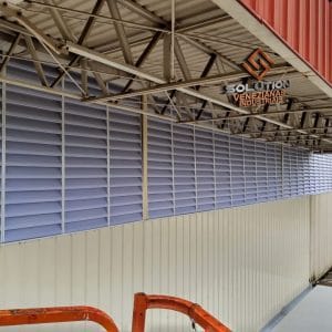 Veneziana Industrial Ótima Integração Veneziana Industrial Ótima Integração para ventilação e iluminação eficiente em ambientes industriais