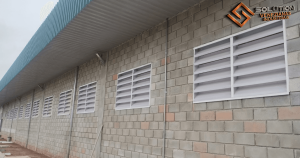 Veneziana Industrial em destaque no seu projeto com iluminação eficiente