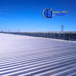 Maximizando a Ventilação Natural: Venezianas Solution em Lanternim em Aço Galvanizado