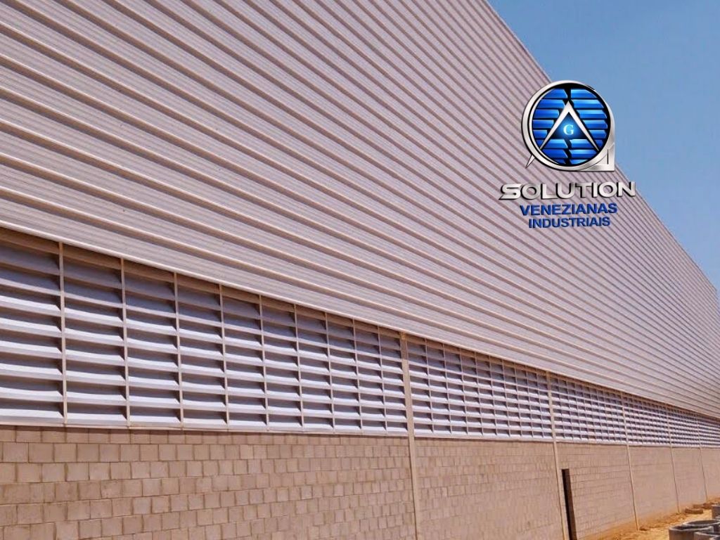 Veneziana Industrial Sem Gasto Extra Veneziana Industrial Sem Gasto Extra instalada em galpão industrial, oferecendo ventilação natural eficiente, conforto térmico e economia para o ambiente.
