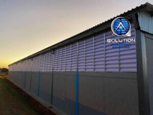 Janela Industrial Ventilação, promovendo ventilação cruzada e melhor qualidade do ar em ambientes industriais.
