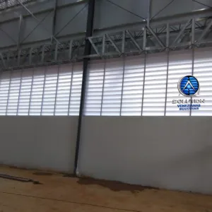 Venezianas industriais instaladas em fábrica